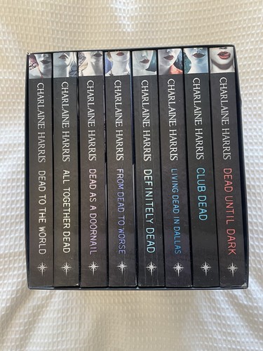 TRUE BLOOD - Sookie Stackhouse Romane - Charlaine Harris - Set mit 8 Büchern in Schachtel