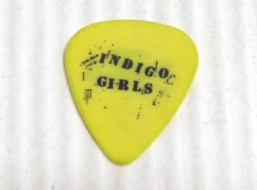 INDIGO GIRLS COME ON NOW SOCIAL TOUR AUSGESTELLT VINTAGE GITARRENPLEKTREN FOLK ROCK
