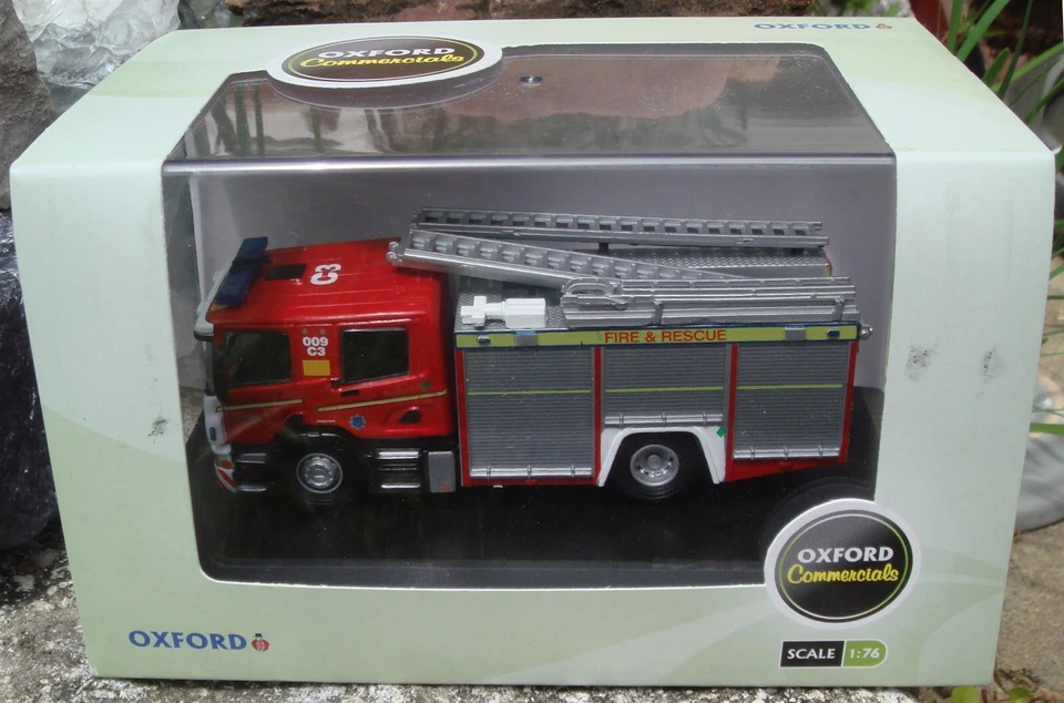 Oxford 1/76 Scale Scania Pump Ladder - Cleveland Fire & Rescue 76SFE001 - Image 2 of 4