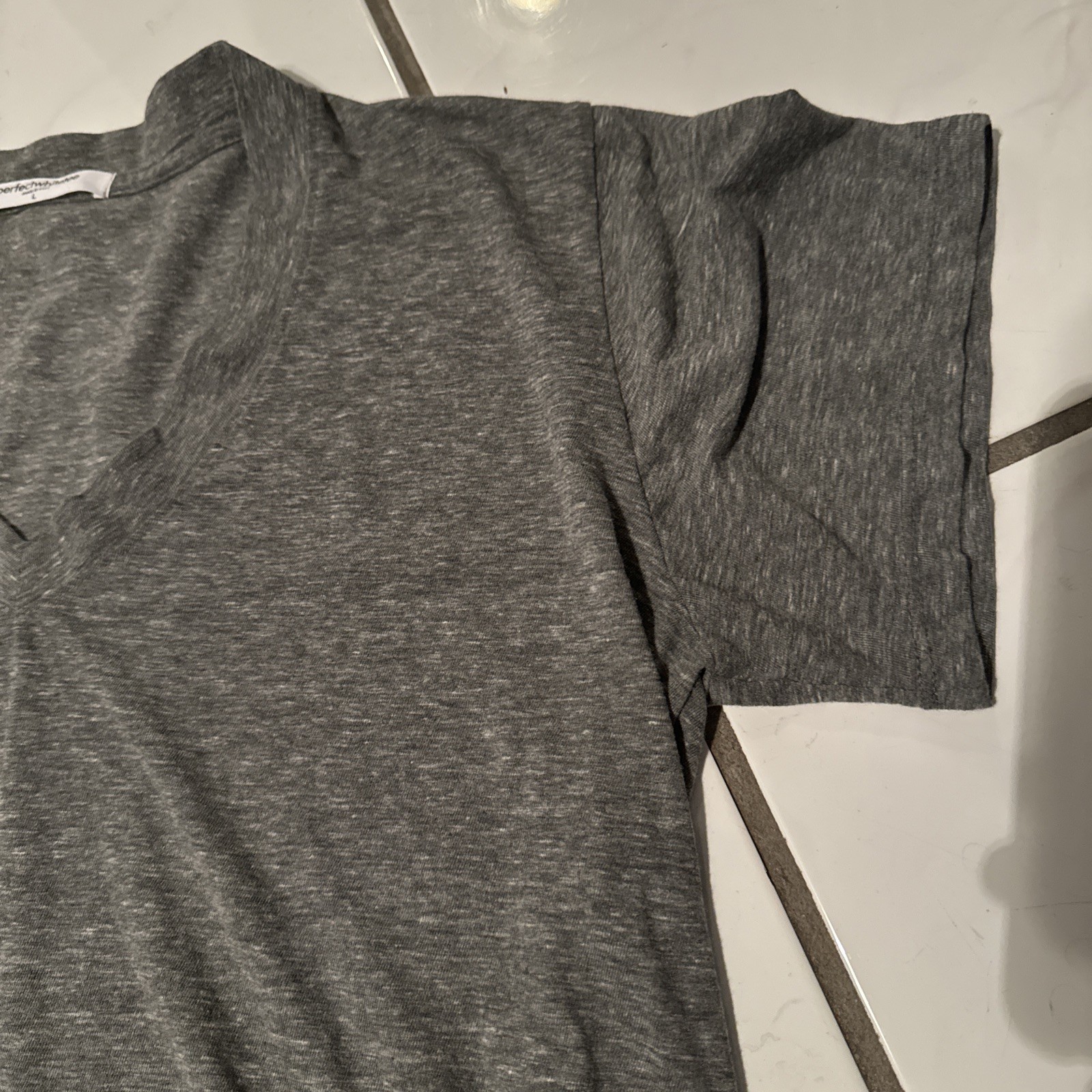 PERFECT WHITE TEE $75 Solid Heather Gray Casual V… - image 2