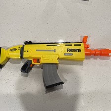 Nerf Fortnite AR L Blaster Works Incl. 10 Darts And Magazine Batteries RQD 