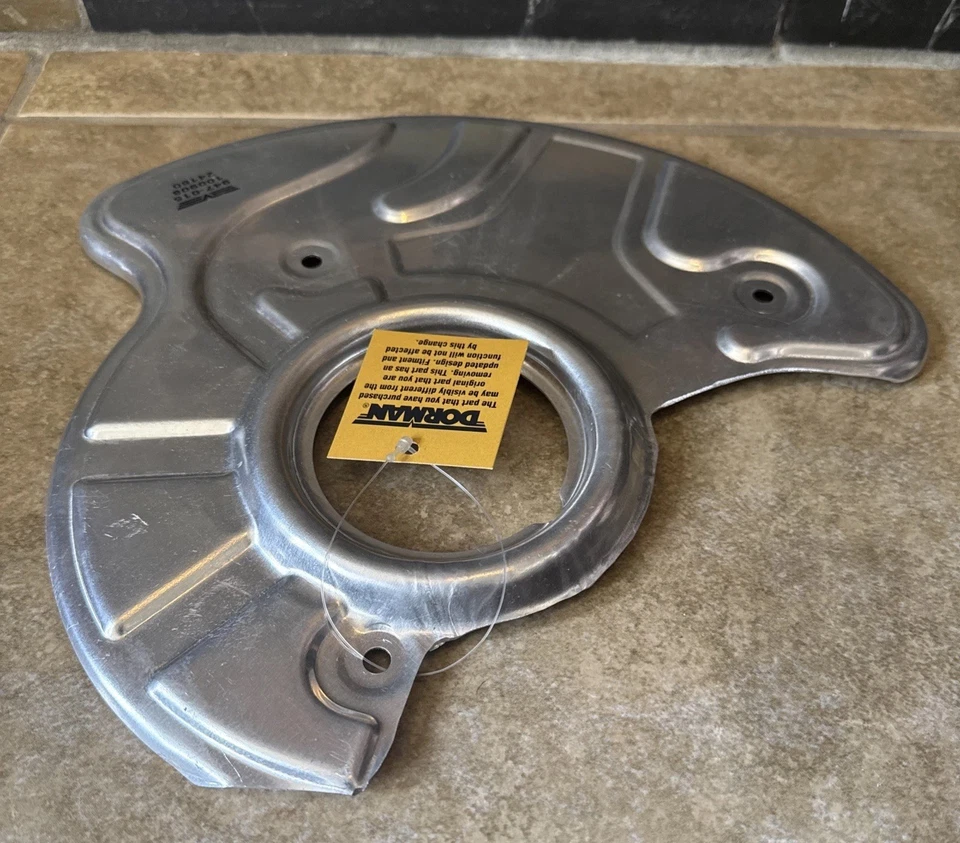 Пылезащитный экран тормоза Dorman 947-015 подходит для Chrysler Dodge 300 Challenger 2005 - 2011 годов выпуска - Изображение 3 из 4