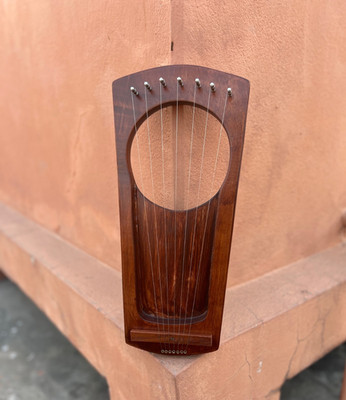 Pentatonic 7-string Lyre Harp U-shape and crossbar design