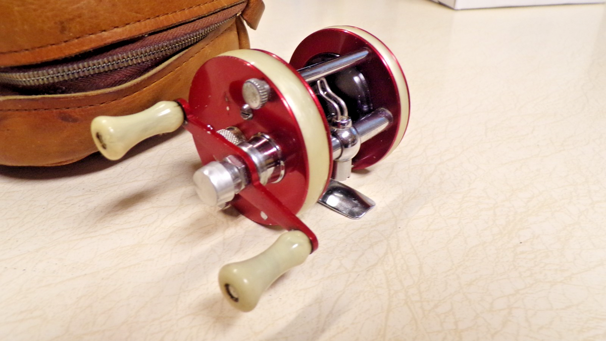VINTAGE ABU GARCIA AMBASSADEUR FISHING REEL W/ CASE - 2600 - SUPER
