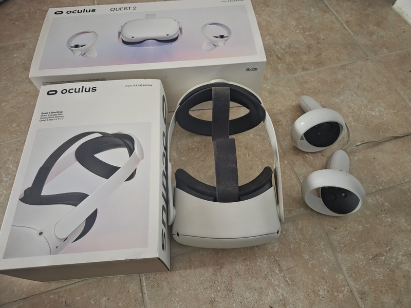 Oculus Quest 2 Standalone VR Headset White w/ 2 Touch Controllers