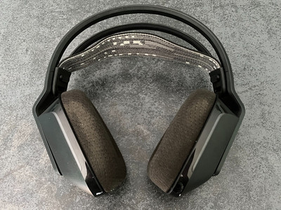 Logitech G733 Kabelloses LIGHTSPEED Gaming-Headset - Ohne Zubehör!