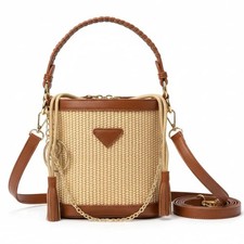 Elisya - Borsa a Secchiello in Paglia Intrecciata con Dettagli Color Cuoio Model