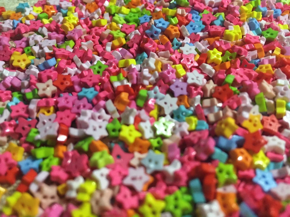 200 pcs mini colorful star buttons 2 holds Embellishments size 3 mm No 9 - Image 2 of 3