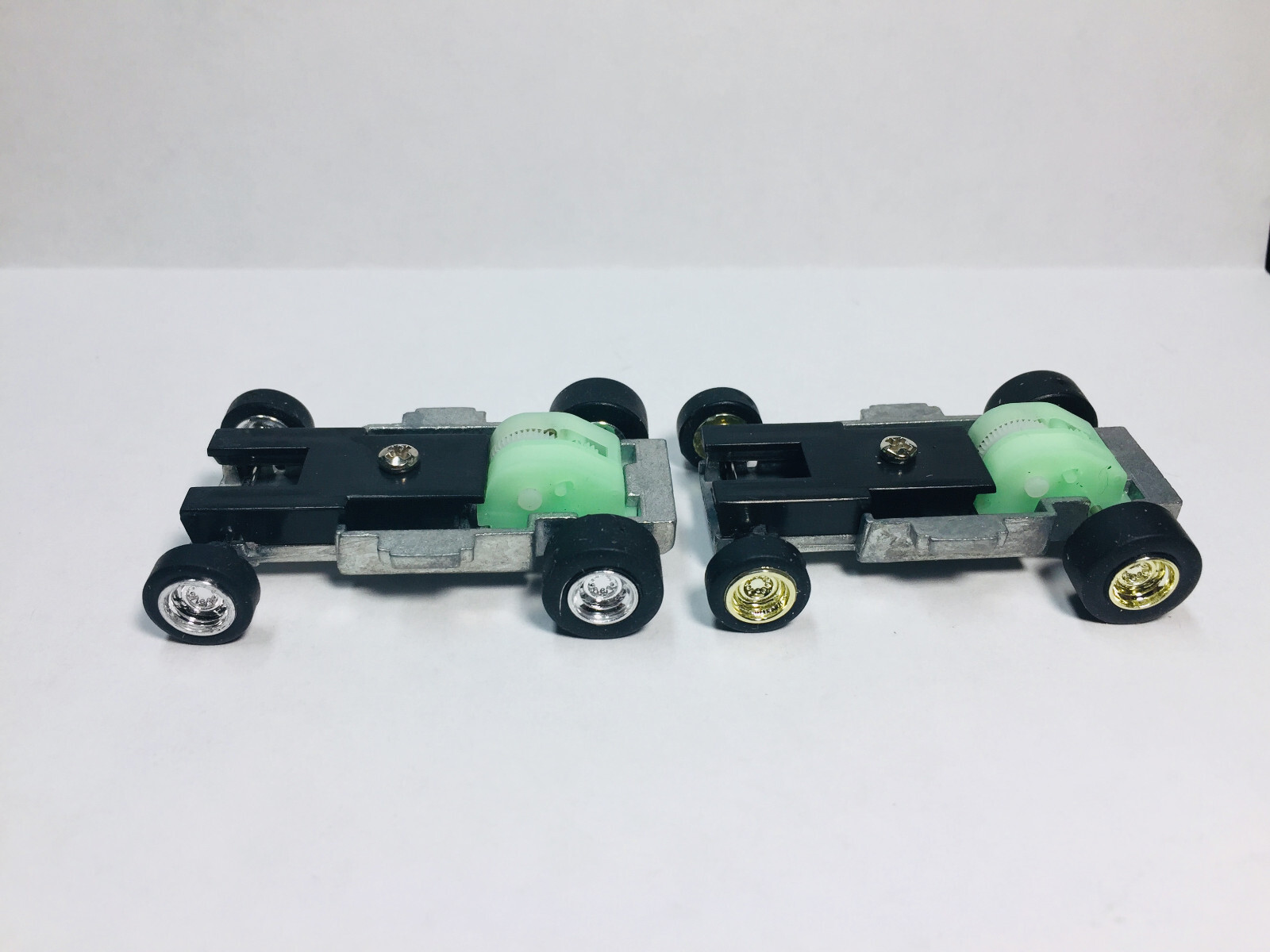 JOHNNY LIGHTNING Pull back chassis Pair LE GOLD & CHROME Wheels eBay