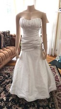 Ivory Beautiful Wedding Gown Sz 6 Gorgeous!! Needs Zipper Hook.   Unbranded.