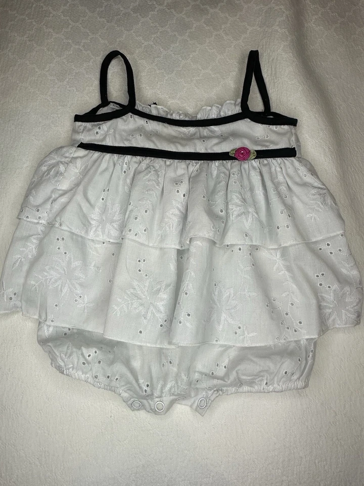 CachCach Cach Cach BOUTIQUE Blanco Ojales Volantes Vestido Mameluco Bebé Niña 12 meses Foto 2 de 4