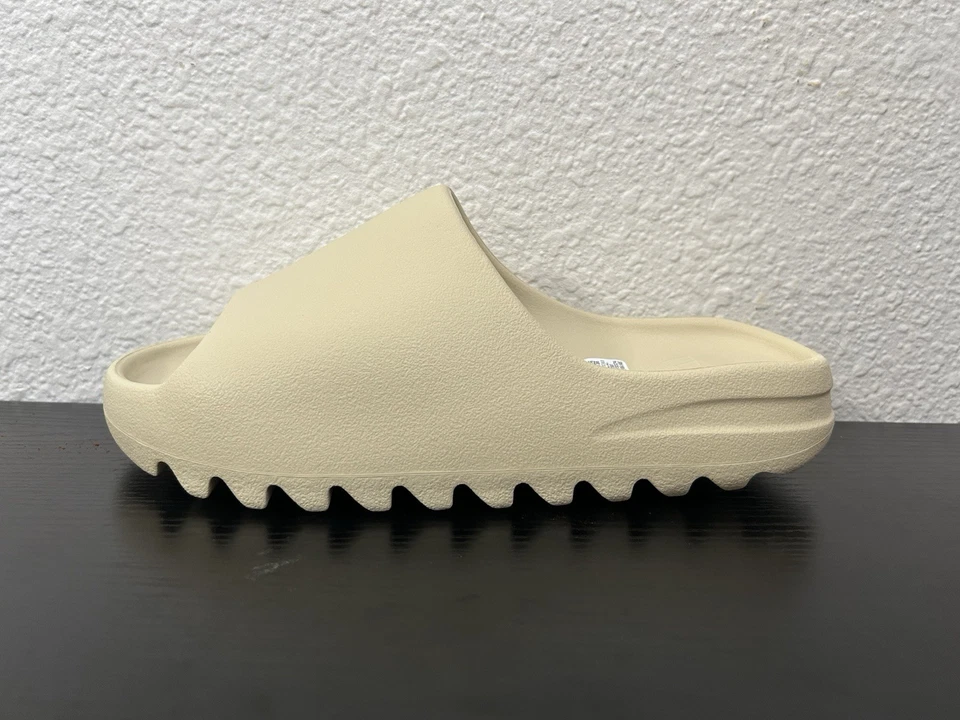 YEEZY SLIDES BONE SIZES 4-13 US MEN ⚡️FAST SHIPPING⚡️ - Image 4 of 4