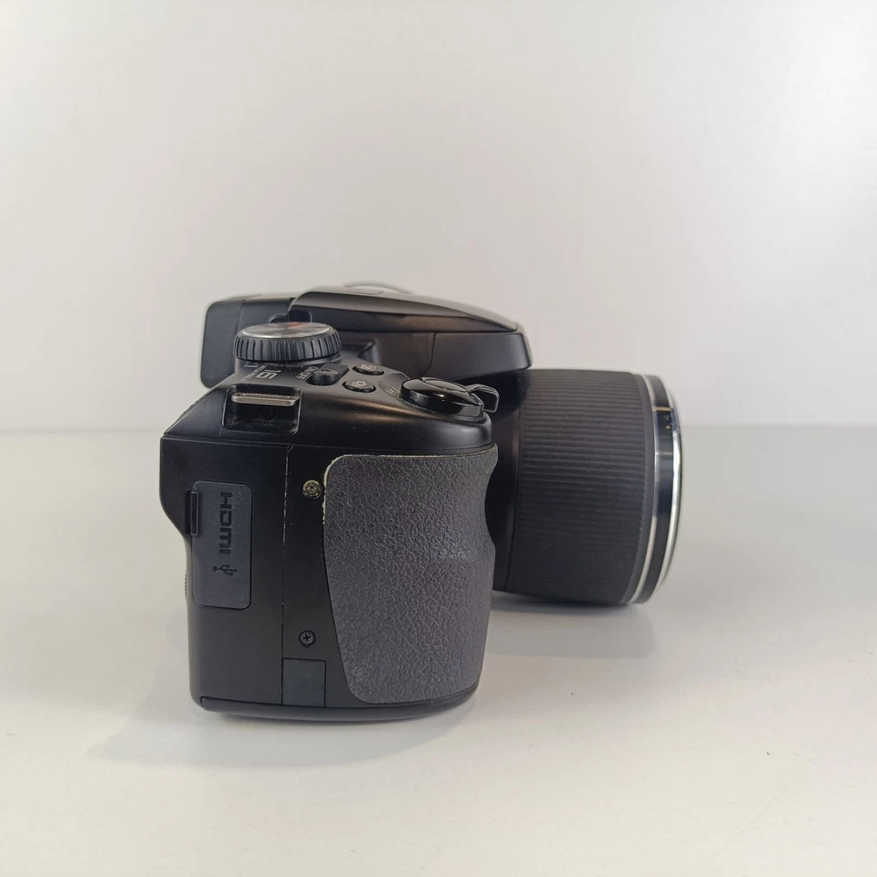 Fujifilm Finepix S8200 16.0MP 40x Superzoom Digital Camera Fujifilm Bridge Cam - Image 4 of 4