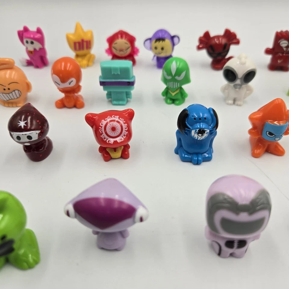 GoGo Crazy Bones Lote De 24 Figuras Numeradas Ver Fotos Lote Mixto ***LEER  Foto 3 de 4