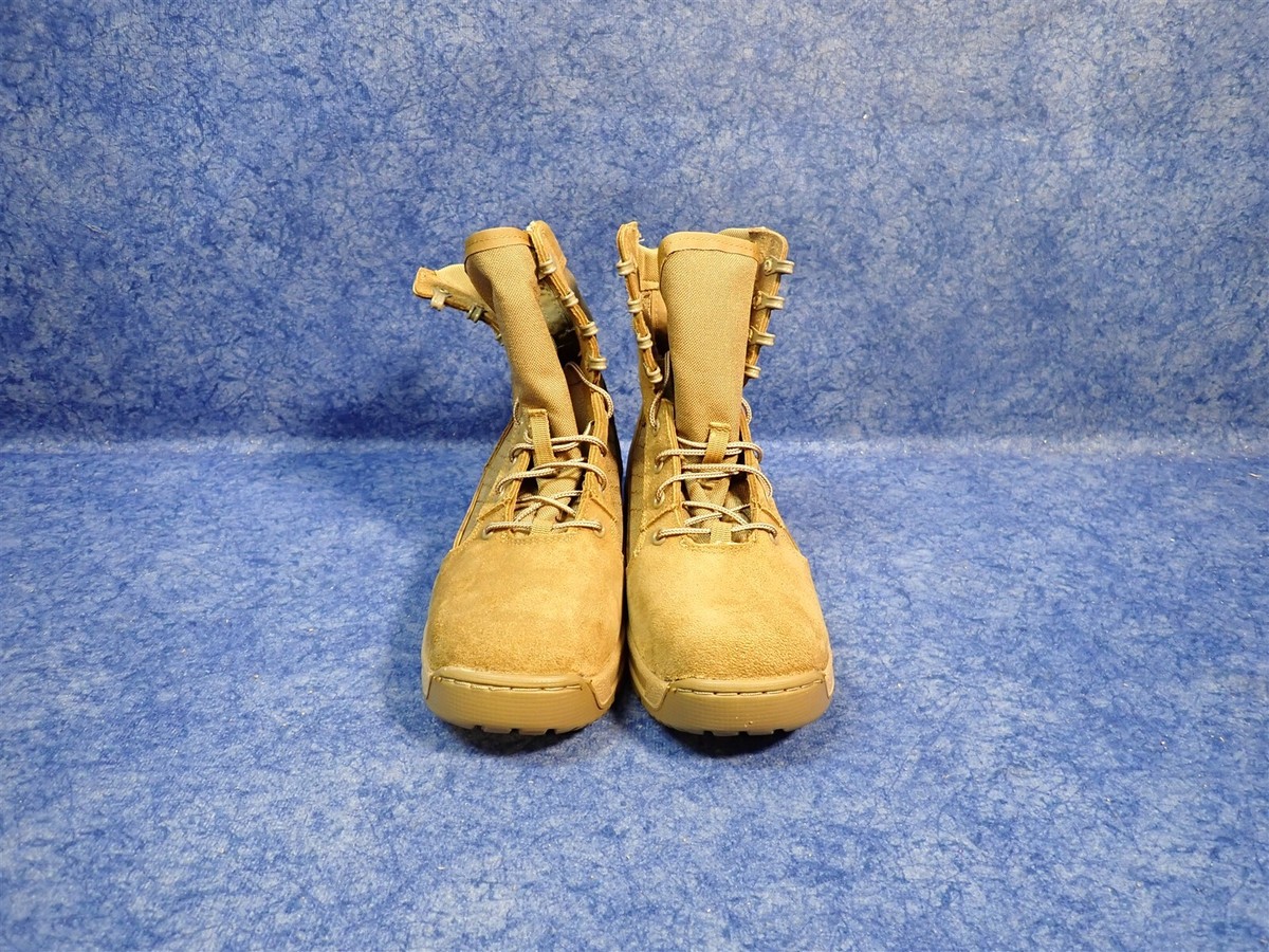 NEW Reebok Strikepoint CM8940 8\