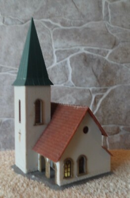 Faller   B-240     (Spur H0)   Dorfkirche mit Spitzdach - fertig gebaut