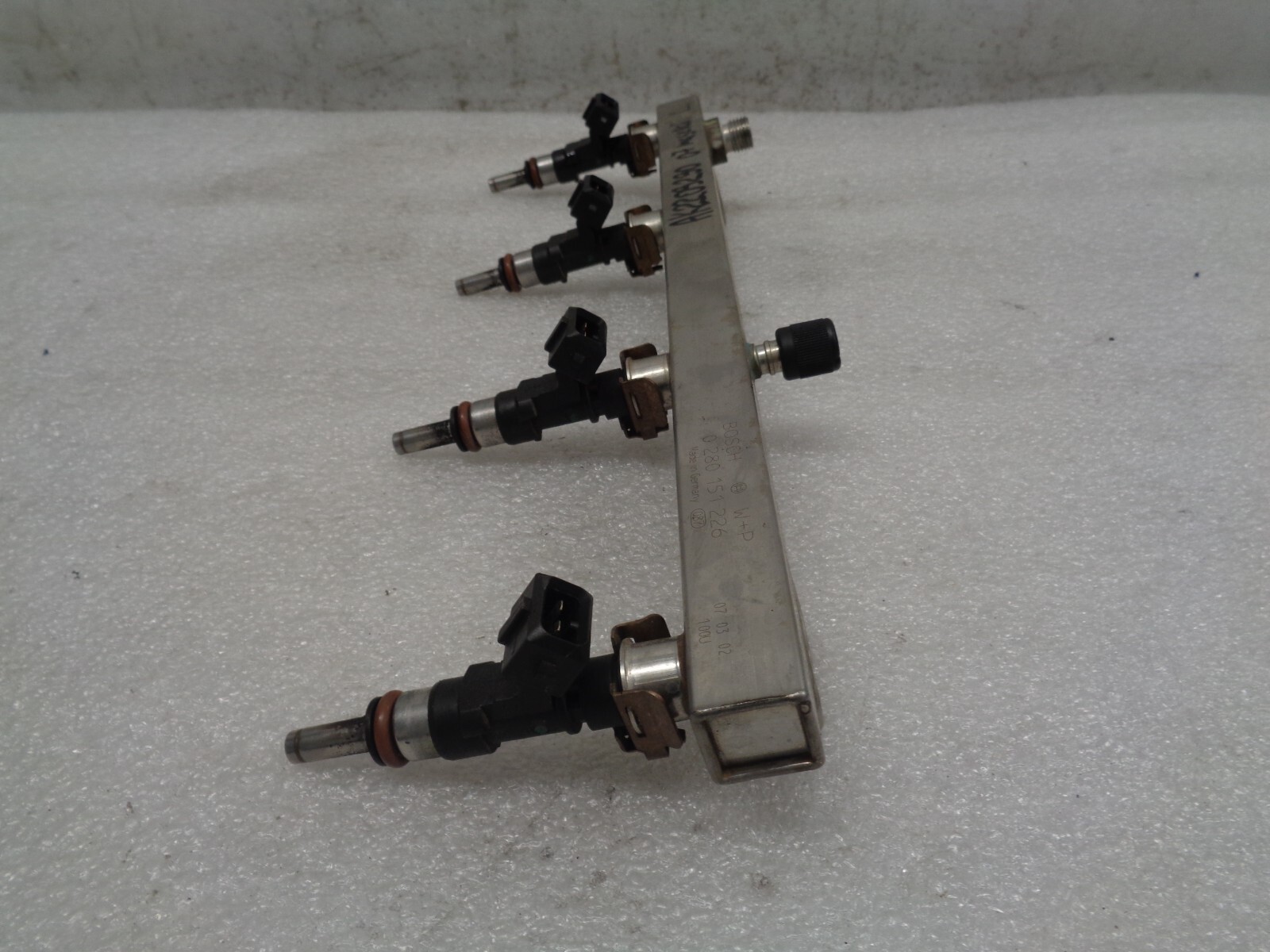 04-08 Maserati Quattroporte 4.2L Left Driver Fuel Rail w/Injectors OEM AK2209290