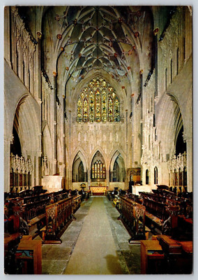 Postcard Somerset England Wells Cathedral The Choir with the Golden East Window
