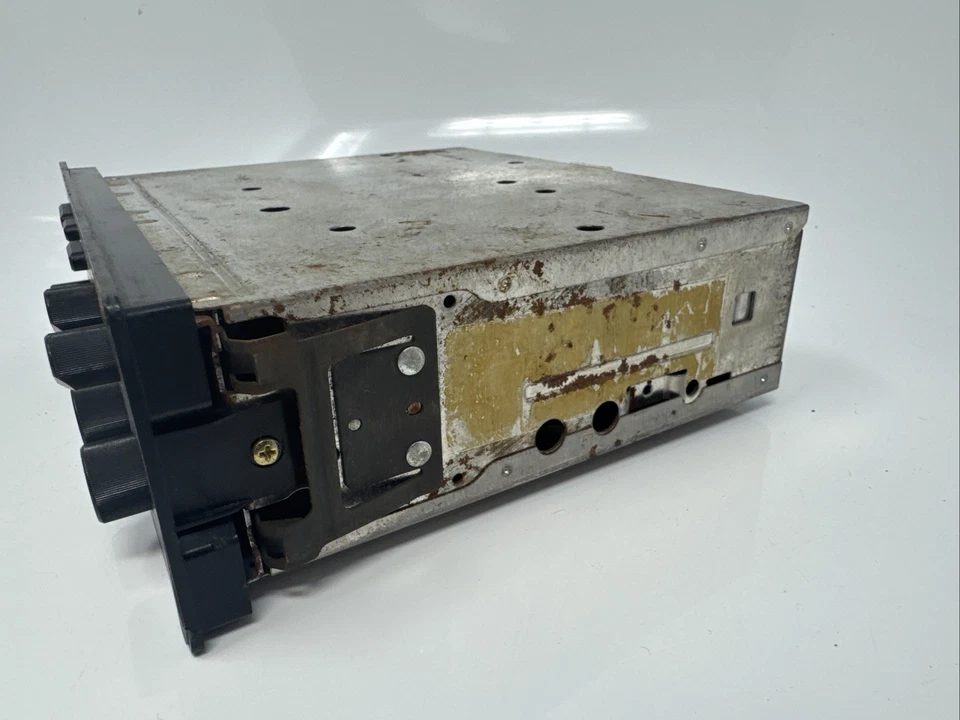 Stereo Radio AM FM Fits 91-93 FORD ESCORT e10-42/201973 - Vintage - Untested - Image 2 of 4