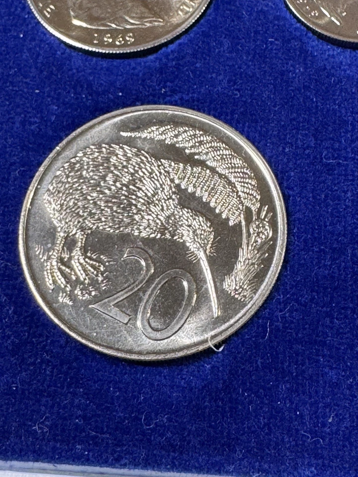 1969 New Zealand 7 Coins Proof Like Set Blue Label - Image 2 of 4