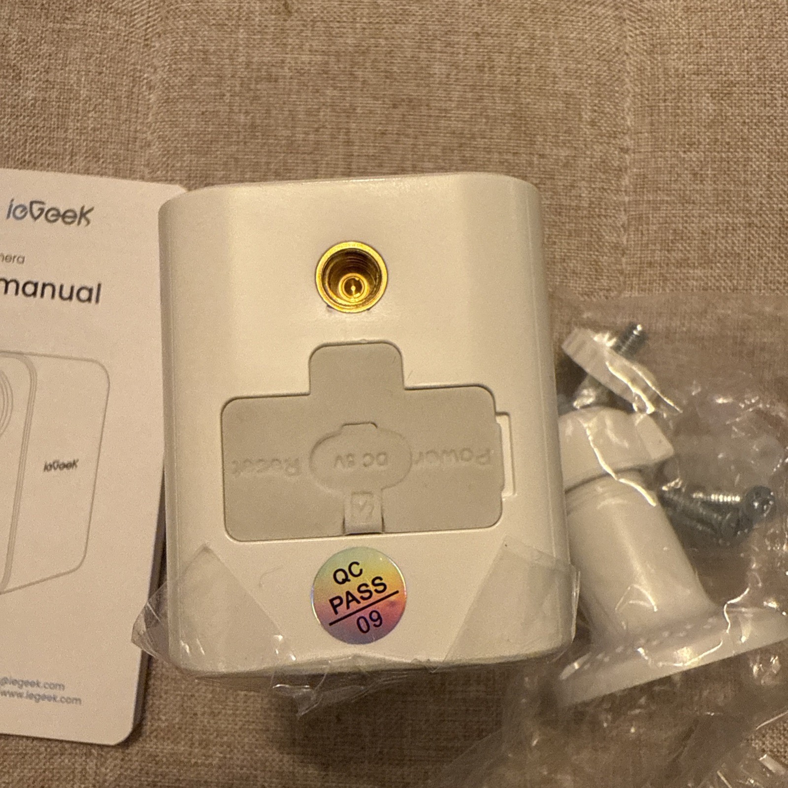 IeGeek WireFree Wireless Battery Powered Night Vision Camera ZS-GX3S/ WHITE 