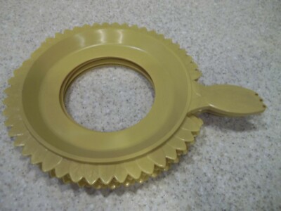 4 Serva-Plate Yellow Goldish Paper Plates Holders Camping Picnics Bar Plastic