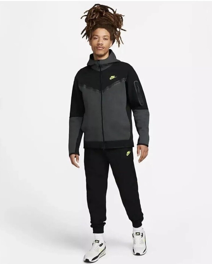 ウォーキング・ランニングウェア NIKE Tech Fleece Black Exclusive Wind Runner Nike Tech Fleece Hoodie - Mens XL Black Volt