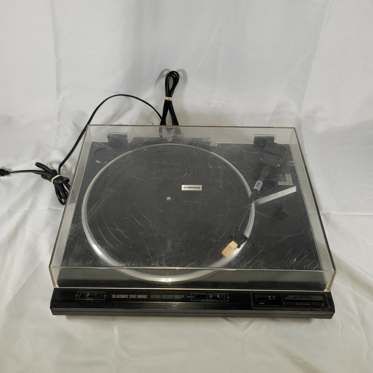Pioneer PL-570 Full Automatic Stereo Turntable. POWERS ON Pioneer PL-570 Full Automatic Stereo Turntable. POWERS ON