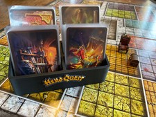  HeroQuest Kartenhalter für Spielkarten (mit und ohne Sleeve)