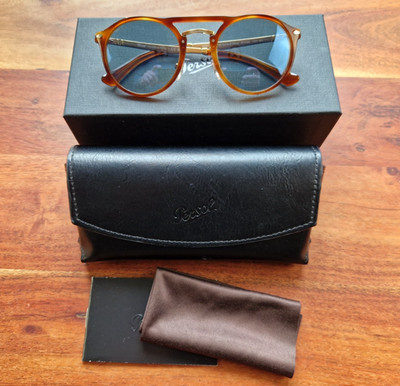 Persol Herren Sonnenbrille 3264-S Terra di Siena Hellblau (50 22) Fullset