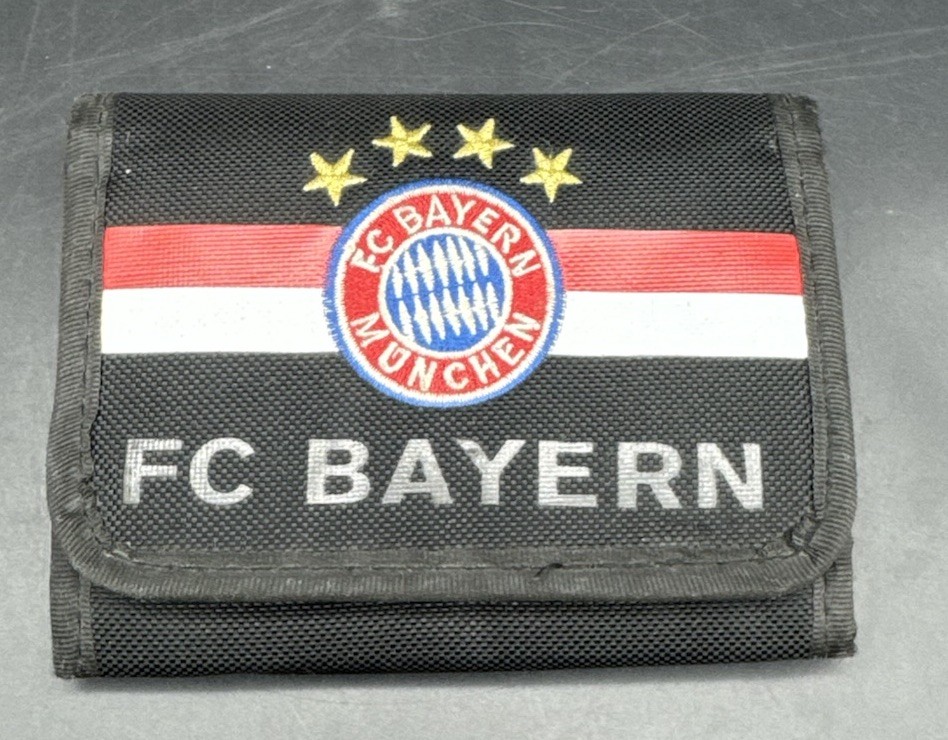 Cartera FC Bayern Munich Triple Nylon Roja Negra Cierre a Presión Fútbol Alemania