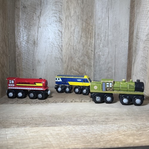 Trenino giocattolo in legno magnetico motori rosso giallo verde Maxim Enterprises locomotiva