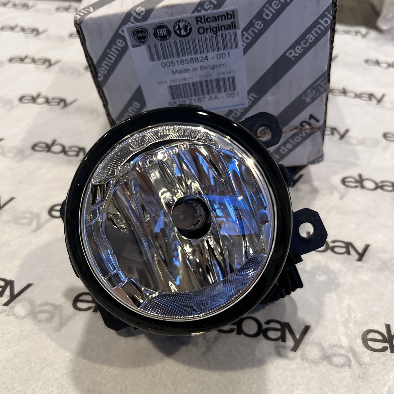 1420 Fiat 500L 1520 Ram Pro master City Oem Fog Light 68202187aa