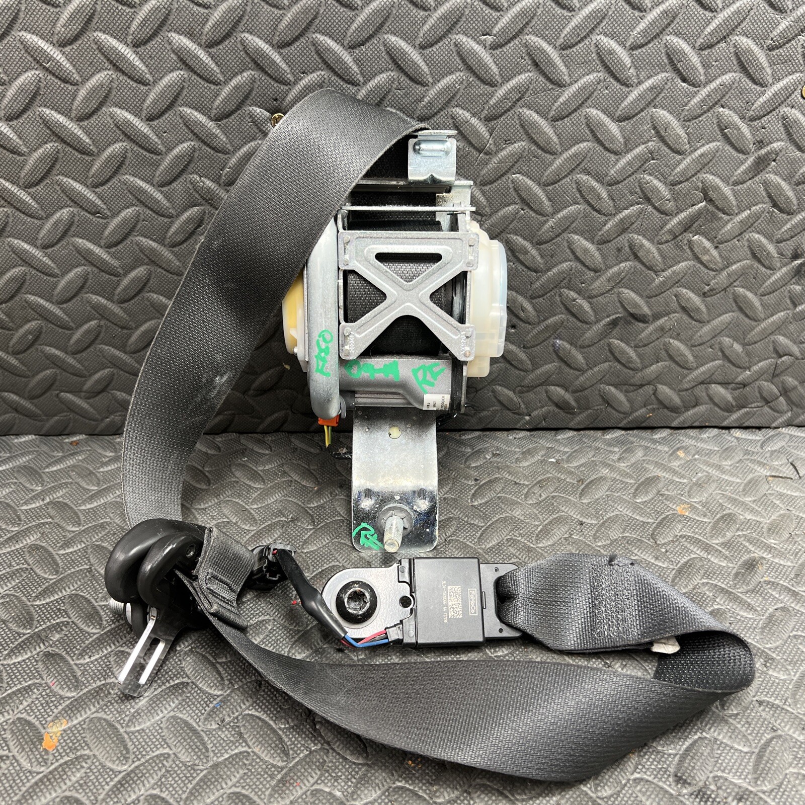 2009 2014 Ford F150 Front Right Passenger Side Seat Belt Safety