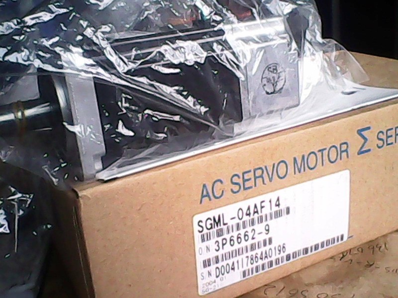 1PC NEW Yaskawa AC Servo Motor SGML-04AF14