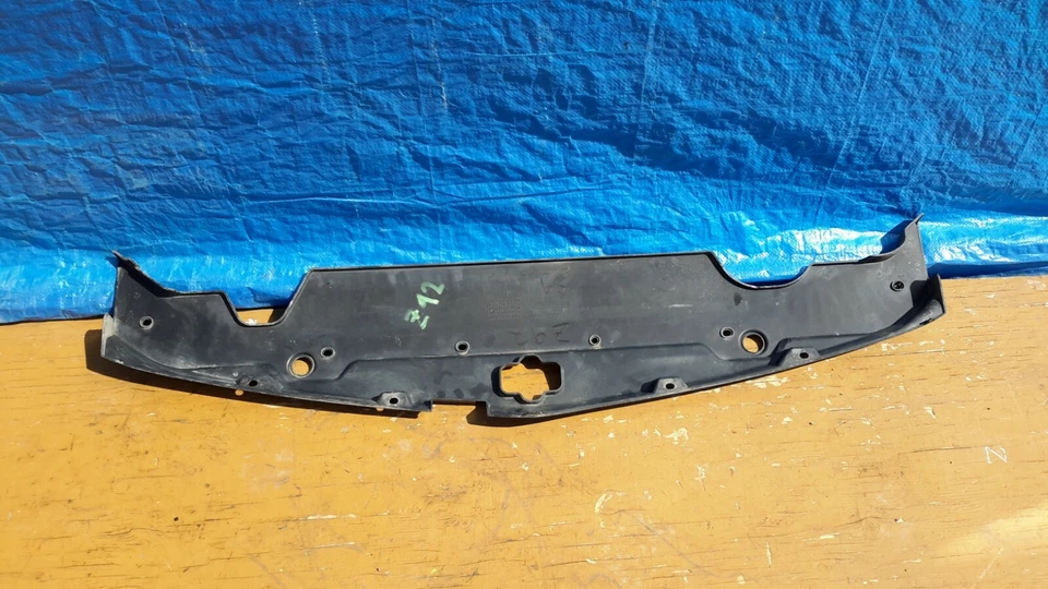 2009 2010 2011 Kia Borrego Radiator Grille Upper Side Shield OEM 863612J000 Foto 2 de 4