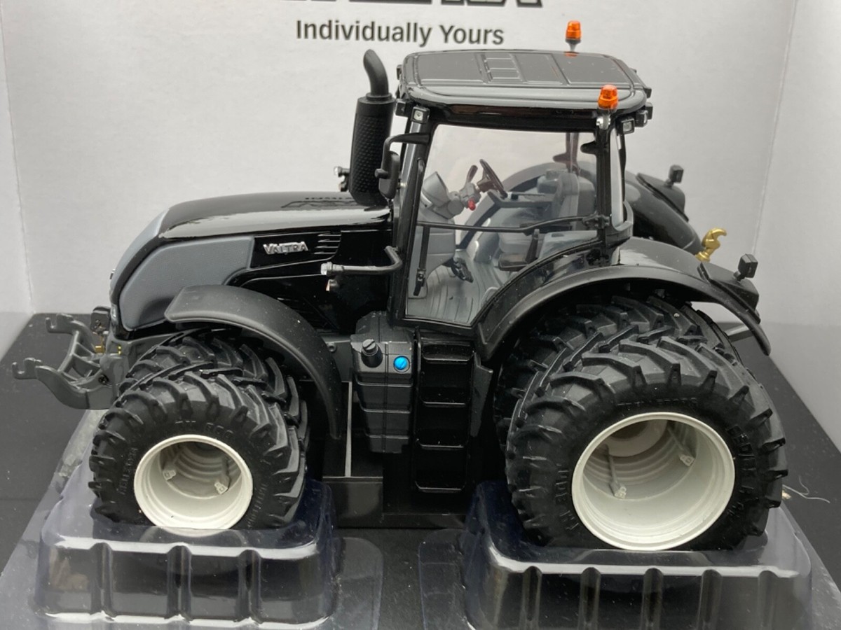 Bburago - Tracteur Agricole Valtra N174 échelle 1:32 Avec Chargeur Avant - Modèle Détaillé