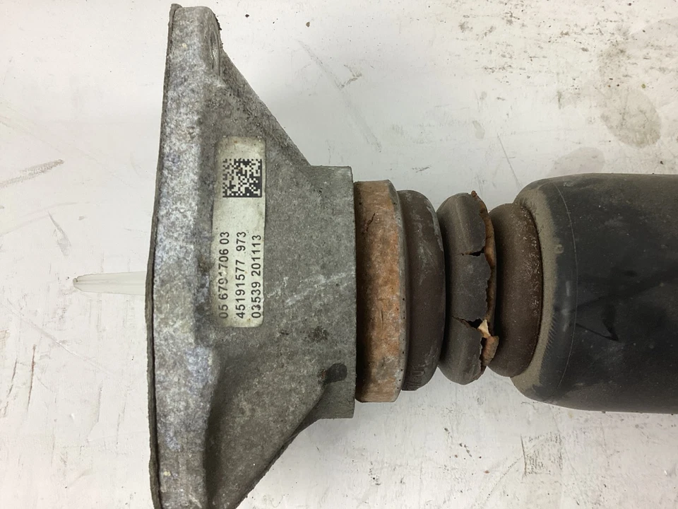 Задняя левосторонняя амортизирующая стойка для BMW F30 320i xDrive 2012–2015 годов выпуска 6791706 от оригинального производителя. - Изображение 2 из 4