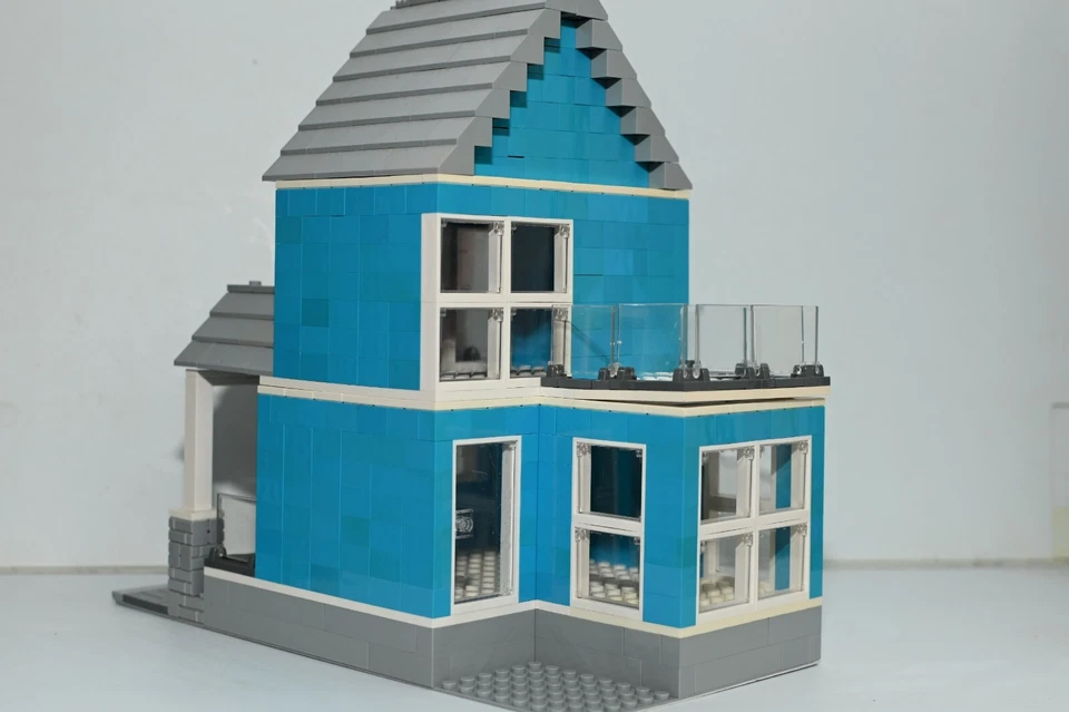 Brick House Dark Azure Modular City Custom Model Built compatible with LEGO - Image 4 of 4