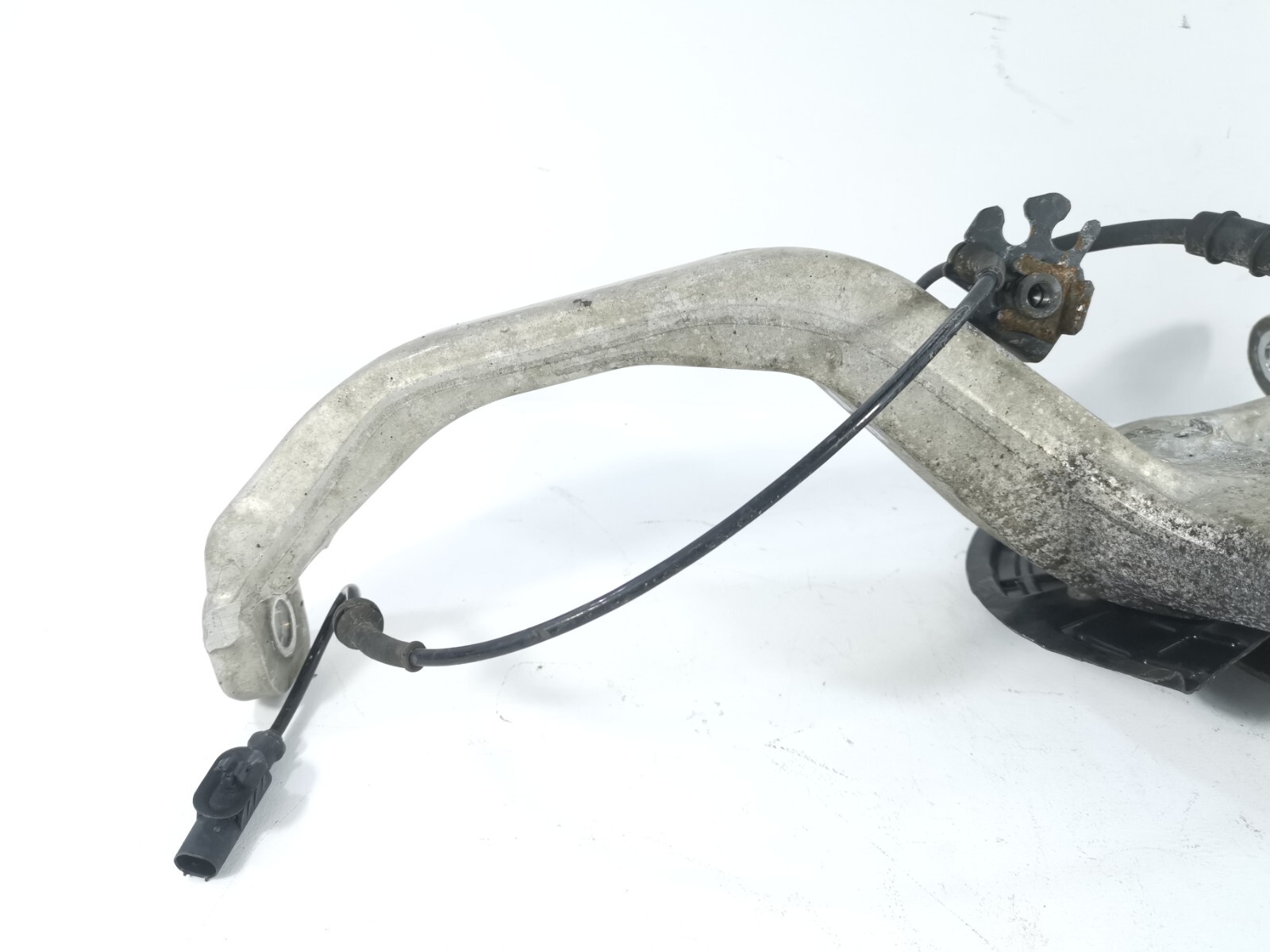 17-20 MASERATI Levante FRONT RIGHT PASSENGER SIDE SPINDLE KNUCKLE HUB 670034831
