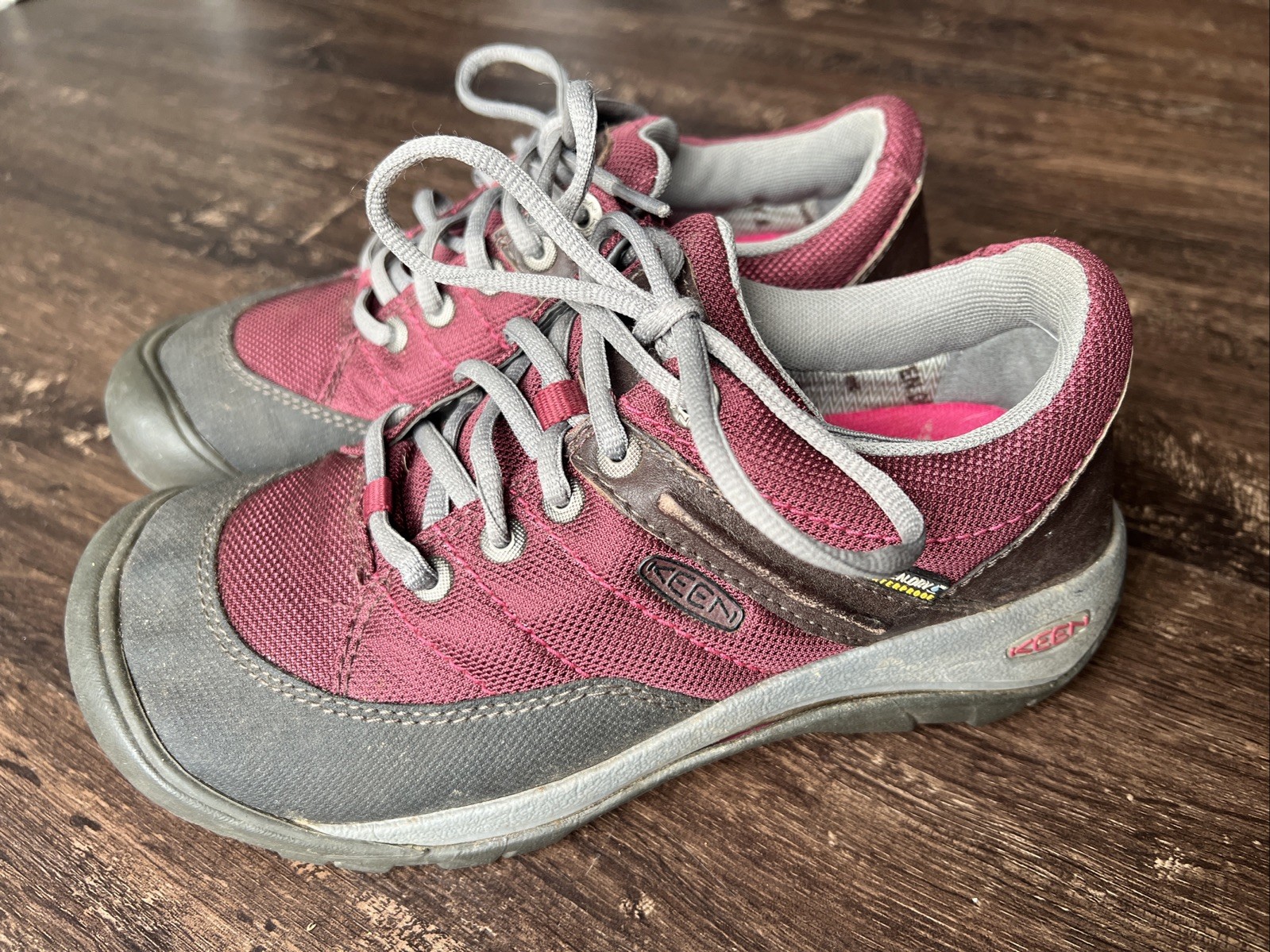Scarpe da donna Keen Presidio sportive in rete bordeaux impermeabili taglia 6 6 marrone