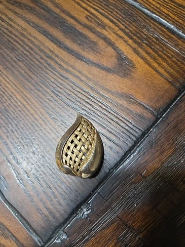 Vintage Basket Wave Brooch/Costume Jewelry Gold Tone