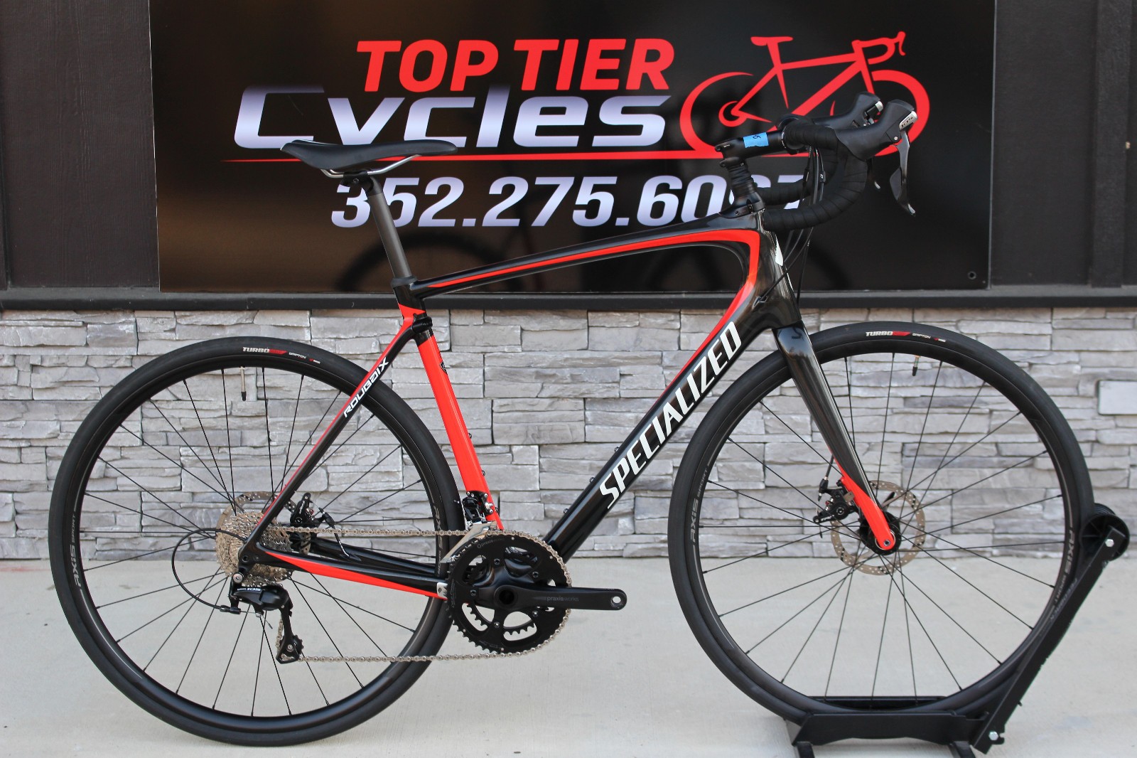 58 cm - 2018 Specialized Roubaix- Disc- 20lbs- Excellent Con