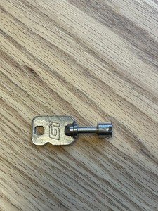 GI GREENWALD KEY Long Shank GR1932 Vending Laundry Machine cabinet coin box