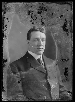 Photo:Unidentified Man Studio Portrait Suit ca 1873-1916