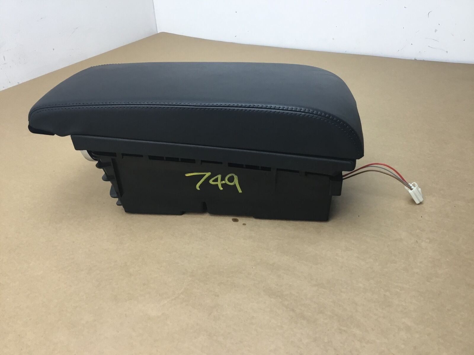 Bentley Continental GT V8 2013 Center Console Armrest Arm Rest Storage 12-18 :O