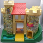 VINTAGE 1974 FISHER PRICE LITTLE PEOPLE PLAY FAMILY CASTLE 993 !!!