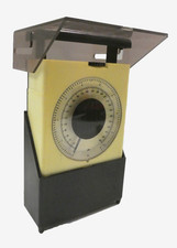 VINTAGE FOLDABLE KL-3 KITCHEN SCALE GRAMS & OZ HARD PLASTIC RETRO KITCHENALIA