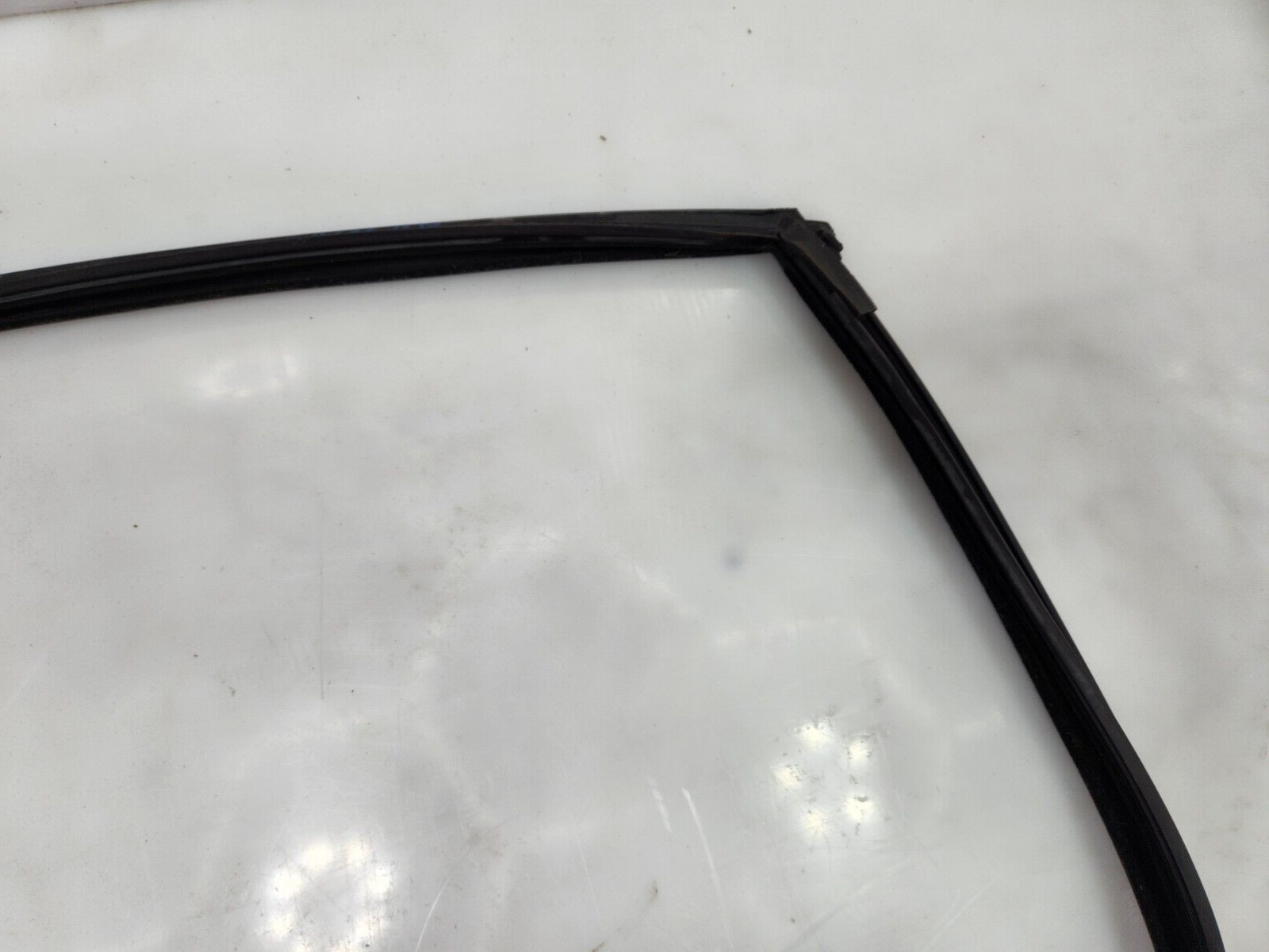 ✅ 10-14 OEM Rolls-Royce Ghost RR4 Rear Right Passenger Door Rubber Window Guide