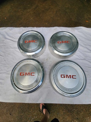 Vintage set of 4 1983–84 GMC 10 1/2" dog dish hubcaps S15 Jimmy Safari